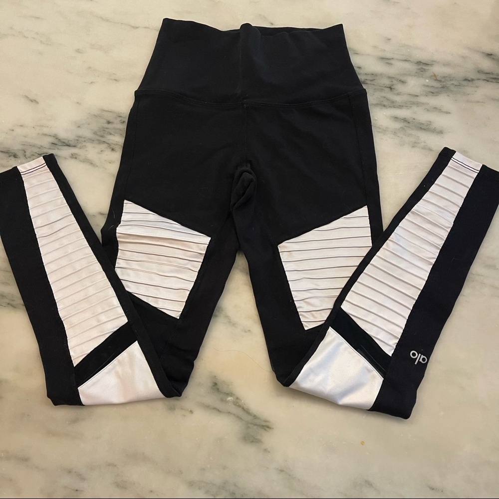 ALO Yoga StormTrooper Leggings Size Small